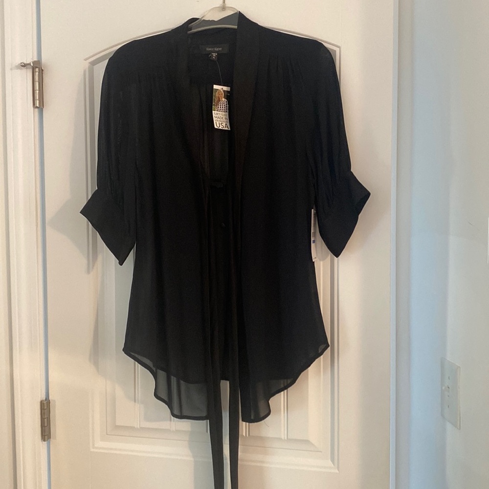 Karen Kane Sheer elbow sleeved shirt with beautiful silk tie